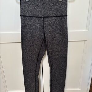 Black and White Lululemon 25 inch Herringbone Leggings Size 6
